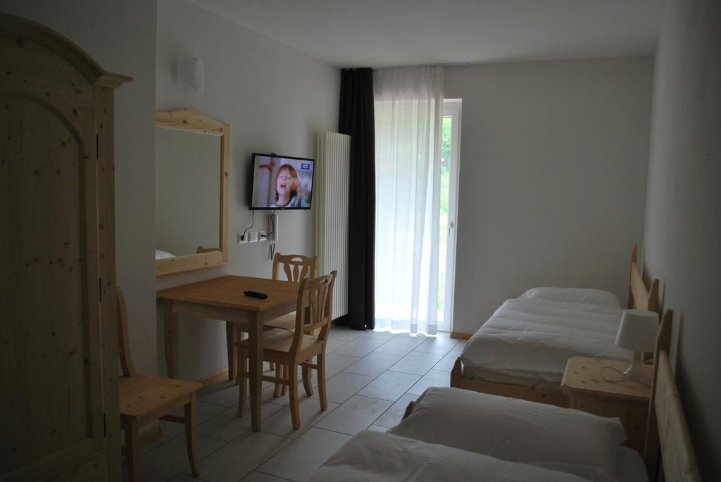 Hotel Elbele Garni Folgaria Room photo